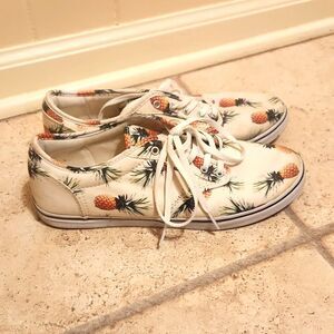 Vans Women's White Lace-Up Shoes w/ Pineapples Size 8.5